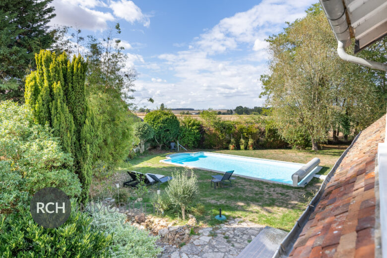 Photos du bien : Boutigny-Prouais – Ravissante maison ancienne avec piscine chauffée et dépendances