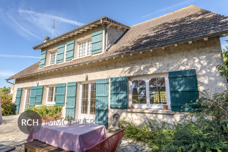 Photos du bien : Méré – Grande maison familiale sur un beau jardin au calme