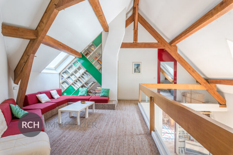 Photos du bien : Autouillet – Maison d’architecte baignée de lumière avec piscine chauffée et terrain arboré