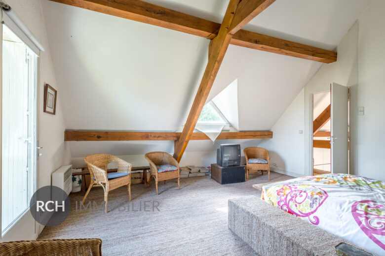 Photos du bien : Autouillet – Maison d’architecte baignée de lumière avec piscine chauffée et terrain arboré