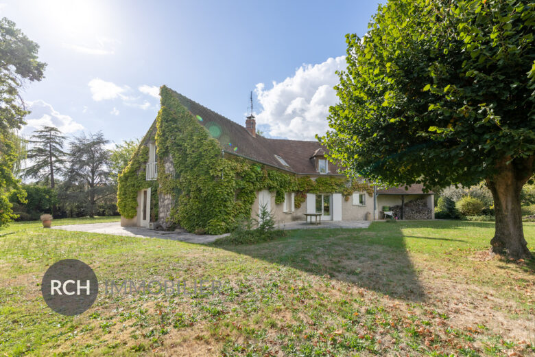 Photos du bien : Autouillet – Maison d&rsquo;architecte baignée de lumière avec piscine chauffée et terrain arboré