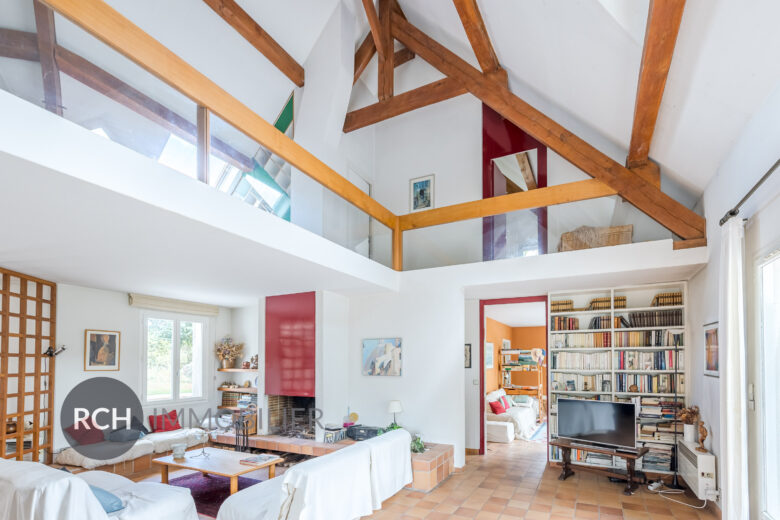 Photos du bien : Autouillet – Maison d’architecte baignée de lumière avec piscine chauffée et terrain arboré
