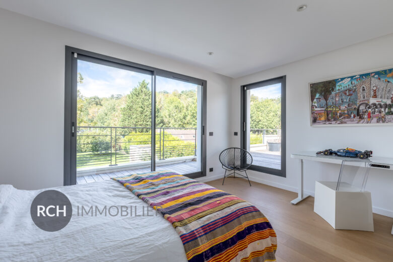 Photos du bien : Exclusivité – Montfort-l&rsquo;Amaury – Maison d&rsquo;architecte avec une vue imprenable sur le village