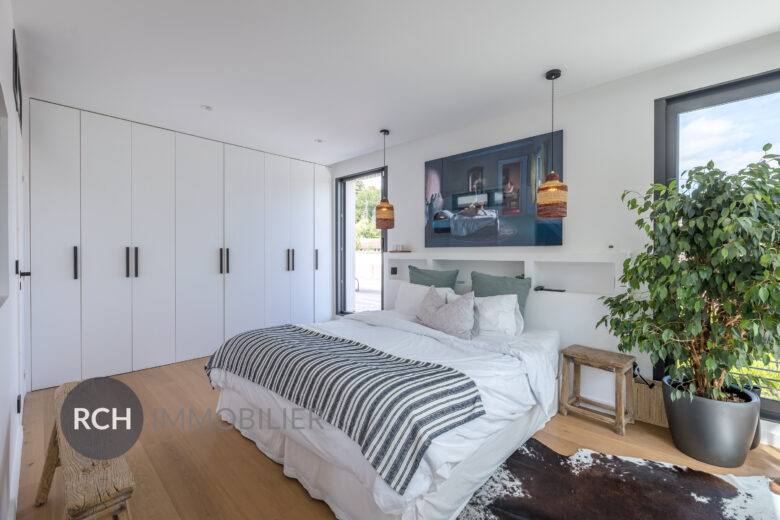 Photos du bien : Exclusivité – Montfort-l&rsquo;Amaury – Maison d&rsquo;architecte avec une vue imprenable sur le village