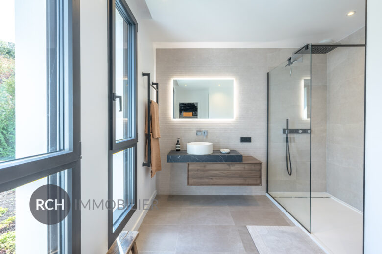 Photos du bien : Exclusivité – Montfort-l&rsquo;Amaury – Maison d&rsquo;architecte avec une vue imprenable sur le village