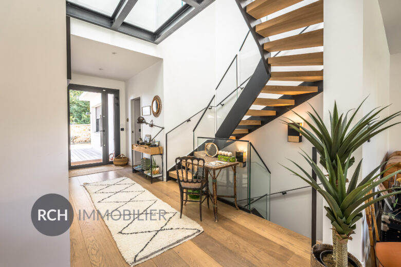 Photos du bien : Exclusivité – Montfort-l&rsquo;Amaury – Maison d&rsquo;architecte avec une vue imprenable sur le village
