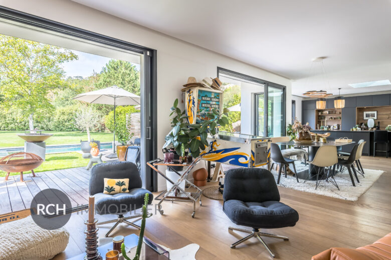 Photos du bien : Exclusivité – Montfort-l&rsquo;Amaury – Maison d&rsquo;architecte avec une vue imprenable sur le village