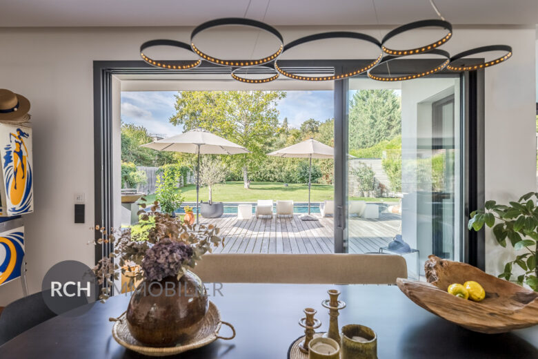 Photos du bien : Exclusivité – Montfort-l&rsquo;Amaury – Maison d&rsquo;architecte avec une vue imprenable sur le village