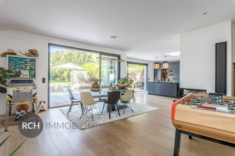 Photos du bien : Exclusivité – Montfort-l&rsquo;Amaury – Maison d&rsquo;architecte avec une vue imprenable sur le village