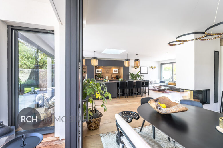Photos du bien : Exclusivité – Montfort-l&rsquo;Amaury – Maison d&rsquo;architecte avec une vue imprenable sur le village