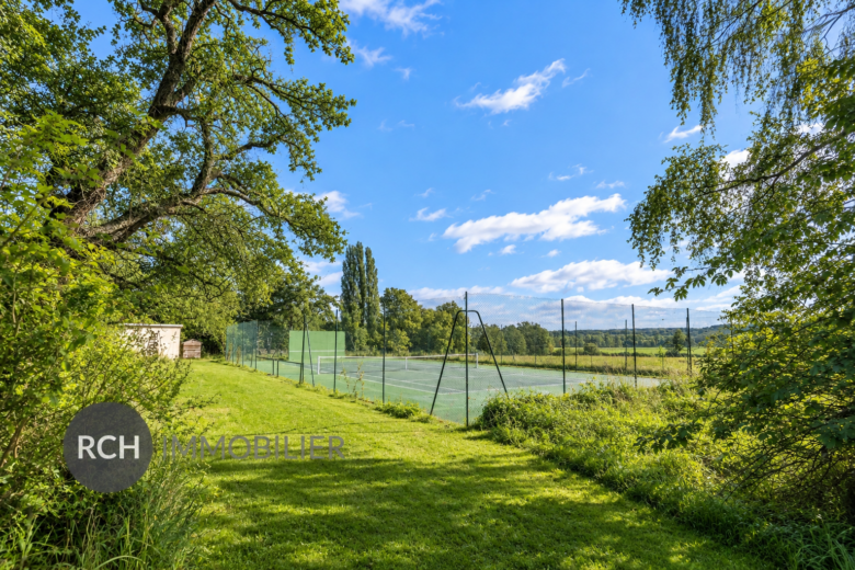 Photos du bien : Les Mesnuls – Superbe chaumière entièrement rénovée avec maison d’amis, piscine et tennis