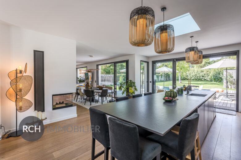 Photos du bien : Exclusivité – Montfort-l&rsquo;Amaury – Maison d&rsquo;architecte avec une vue imprenable sur le village