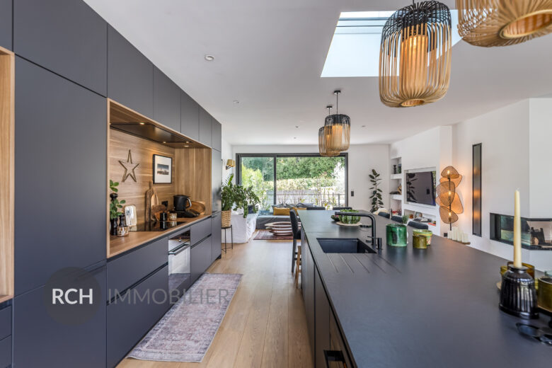 Photos du bien : Exclusivité – Montfort-l&rsquo;Amaury – Maison d&rsquo;architecte avec une vue imprenable sur le village