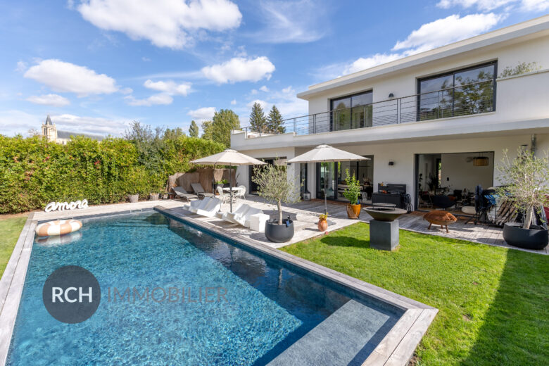 Photos du bien : Exclusivité – Montfort-l&rsquo;Amaury – Maison d&rsquo;architecte avec une vue imprenable sur le village