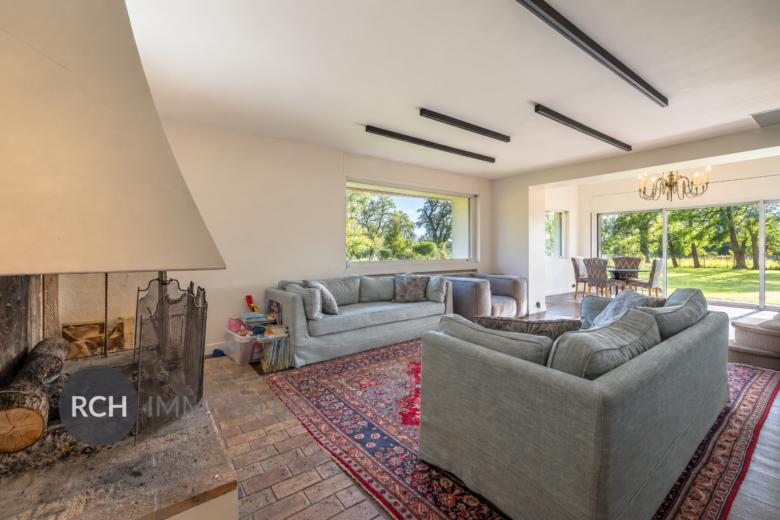 Photos du bien : Les Mesnuls – Superbe chaumière entièrement rénovée avec maison d’amis, piscine et tennis