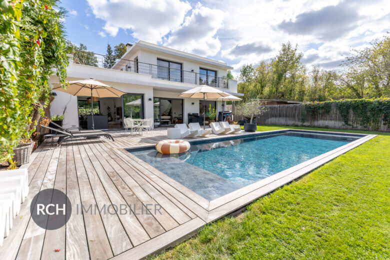 Photos du bien : Exclusivité – Montfort-l&rsquo;Amaury – Maison d&rsquo;architecte avec une vue imprenable sur le village