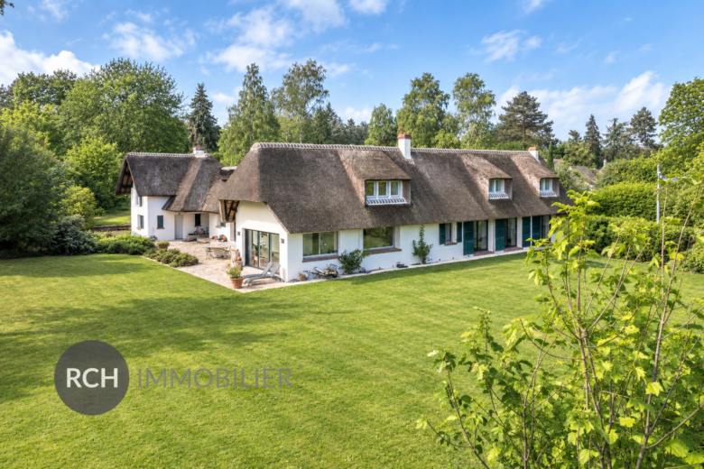 Photos du bien : Les Mesnuls – Superbe chaumière entièrement rénovée avec maison d’amis, piscine et tennis