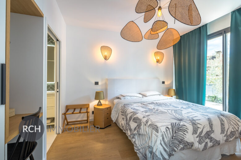 Photos du bien : Exclusivité – Montfort-l&rsquo;Amaury – Maison d&rsquo;architecte avec une vue imprenable sur le village