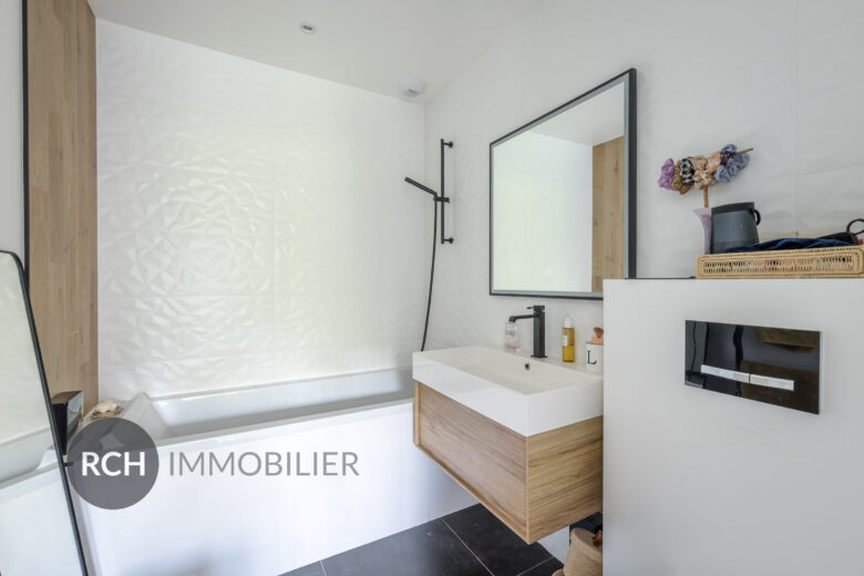 Photos du bien : Exclusivité – Montfort-l&rsquo;Amaury – Maison d&rsquo;architecte avec une vue imprenable sur le village