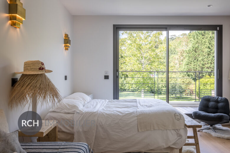 Photos du bien : Exclusivité – Montfort-l&rsquo;Amaury – Maison d&rsquo;architecte avec une vue imprenable sur le village