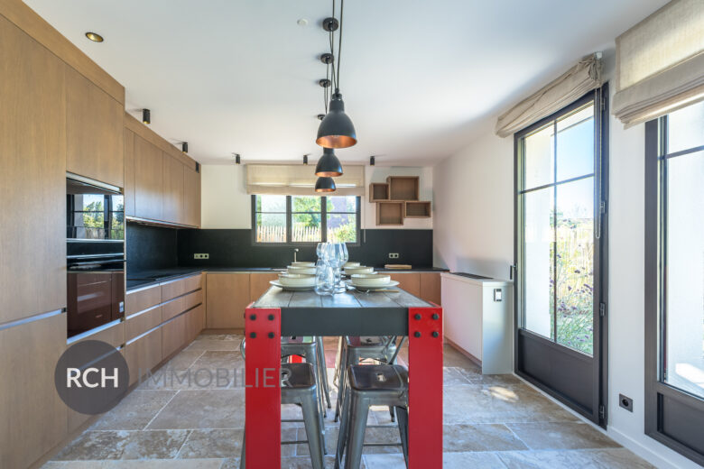 Photos du bien : Montfort-l&rsquo;Amaury – Belle maison intégralement repensée avec des matériaux nobles