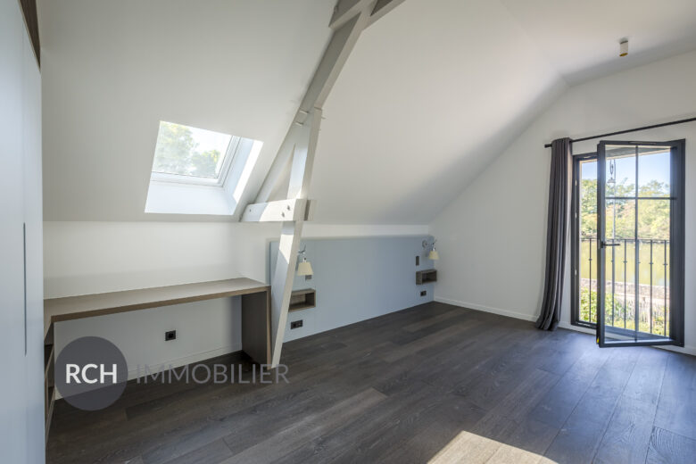 Photos du bien : Montfort-l&rsquo;Amaury – Belle maison intégralement repensée avec des matériaux nobles