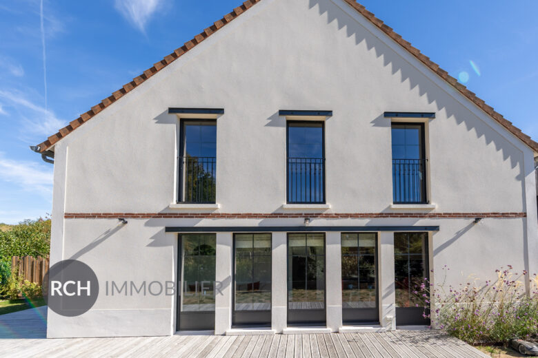 Photos du bien : Montfort-l&rsquo;Amaury – Belle maison intégralement repensée avec des matériaux nobles