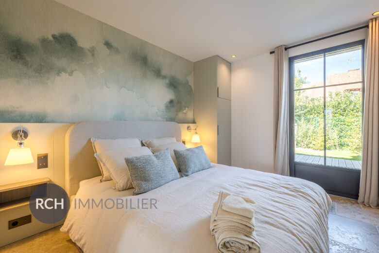 Photos du bien : Montfort-l&rsquo;Amaury – Belle maison intégralement repensée avec des matériaux nobles