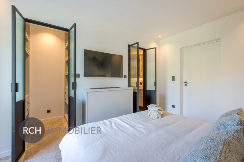 Photos du bien : Montfort-l&rsquo;Amaury – Belle maison intégralement repensée avec des matériaux nobles