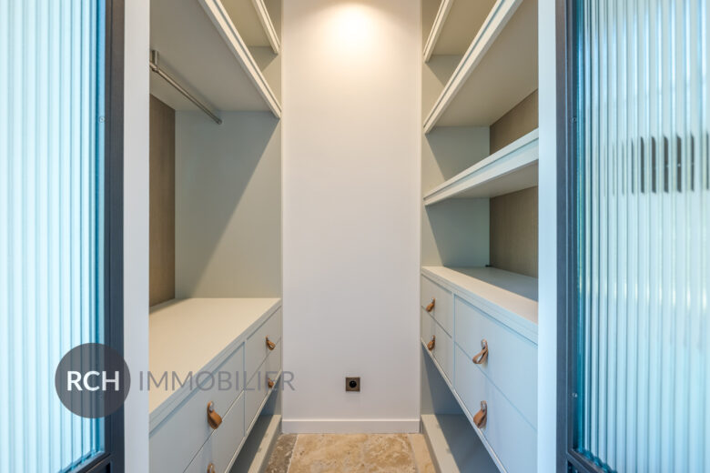 Photos du bien : Montfort-l&rsquo;Amaury – Belle maison intégralement repensée avec des matériaux nobles