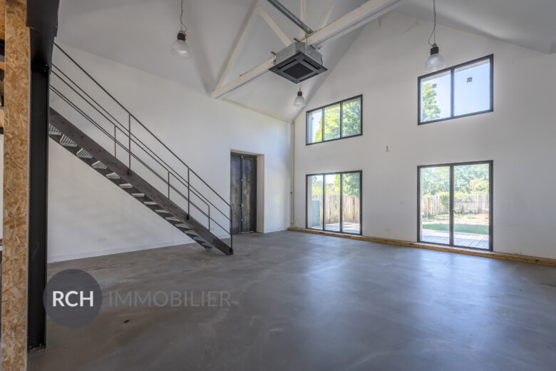 Photos du bien : Montfort-l’Amaury – Loft à aménager avec un fort potentiel de valorisation