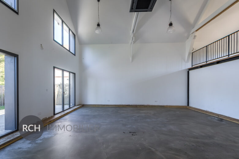 Photos du bien : Montfort-l’Amaury – Loft contemporain avec un vrai potentiel d’agrandissement et d’aménagement