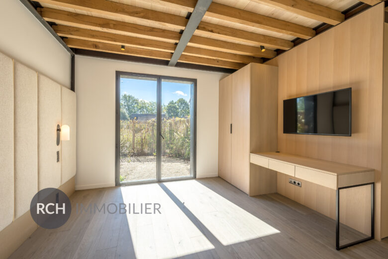 Photos du bien : Montfort-l&rsquo;Amaury – Loft entièrement rénové en coeur de village