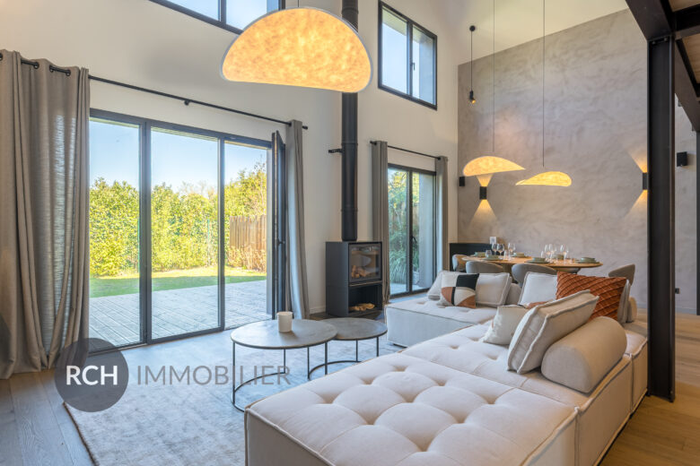 Photos du bien : Montfort-l&rsquo;Amaury – Loft entièrement rénové en coeur de village