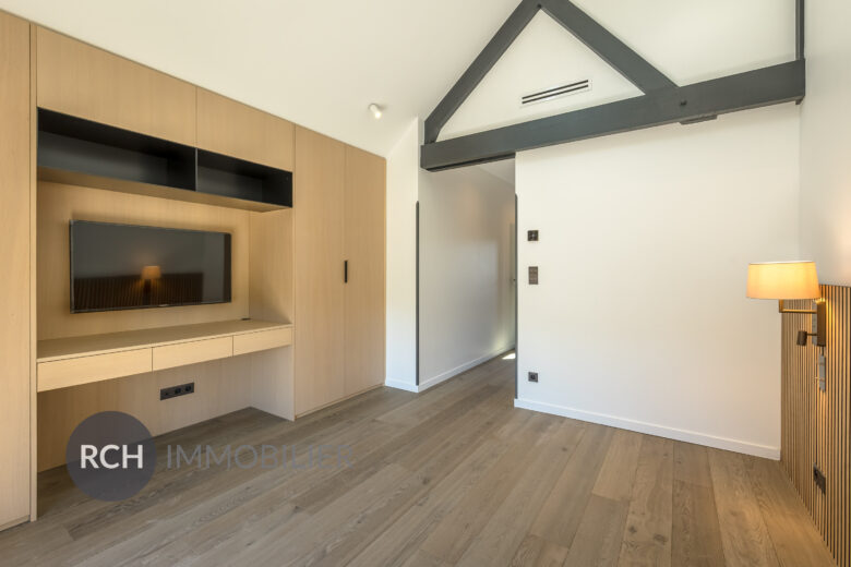 Photos du bien : Montfort-l&rsquo;Amaury – Loft entièrement rénové en coeur de village