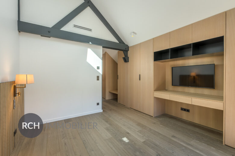 Photos du bien : Montfort-l&rsquo;Amaury – Loft entièrement rénové en coeur de village