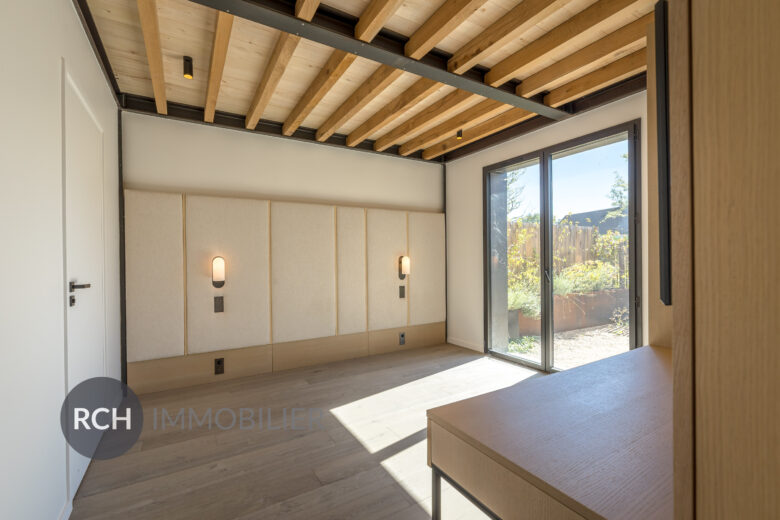 Photos du bien : Montfort-l&rsquo;Amaury – Loft entièrement rénové en coeur de village