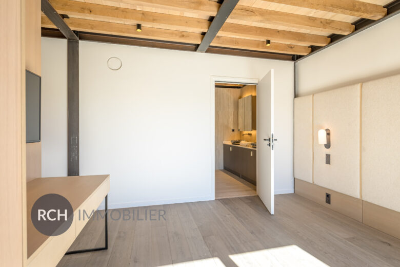 Photos du bien : Montfort-l&rsquo;Amaury – Loft entièrement rénové en coeur de village