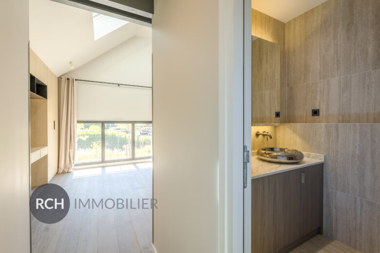 Photos du bien : Montfort-l&rsquo;Amaury – Loft entièrement aménagé avec goût