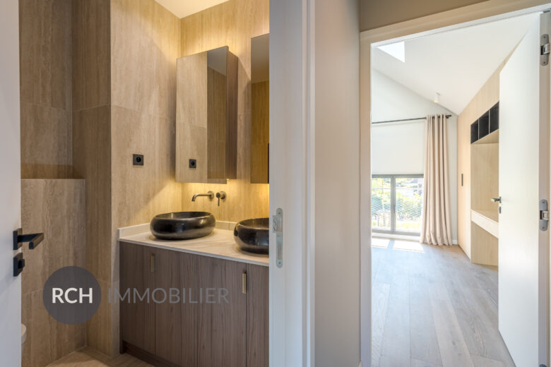 Photos du bien : Montfort-l&rsquo;Amaury – Loft entièrement aménagé avec goût