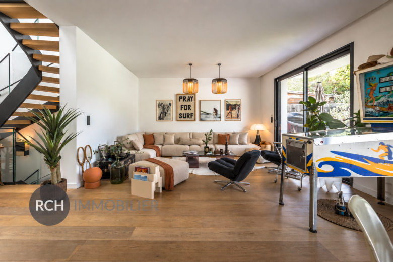 Photos du bien : Exclusivité – Montfort-l&rsquo;Amaury – Maison d&rsquo;architecte avec une vue imprenable sur le village