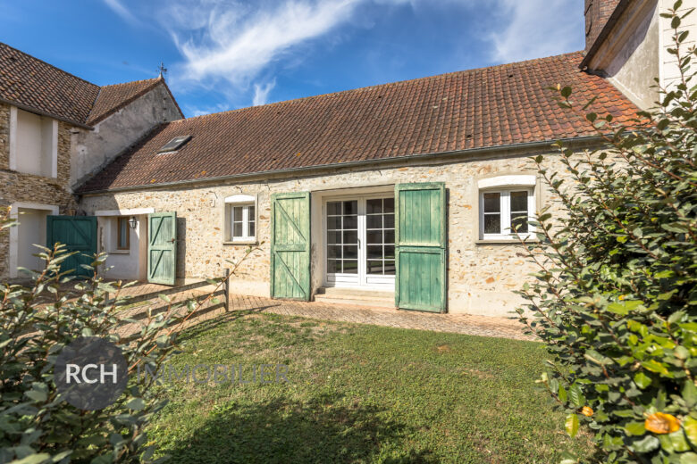 Photos du bien : Garancières – Jolie petite maison ancienne dans un beau corps de ferme