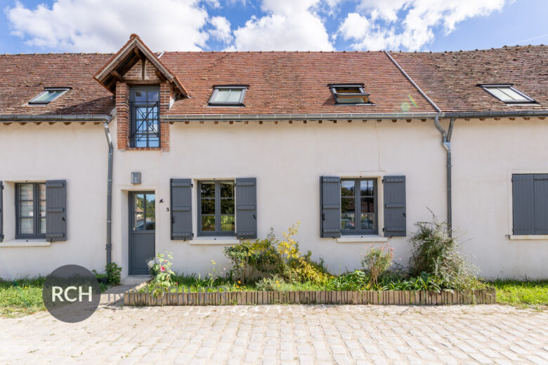 Photos du bien : Abondant – Charmante maison rénovée située dans un environnement privilégié