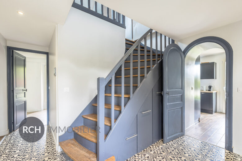 Photos du bien : Boullay-les-Troux – Charmante maison en pierre entièrement rénovée sur un joli jardin plat avec piscine