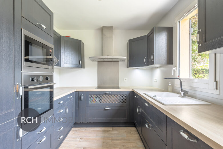Photos du bien : Boullay-les-Troux – Charmante maison en pierre entièrement rénovée sur un joli jardin plat avec piscine