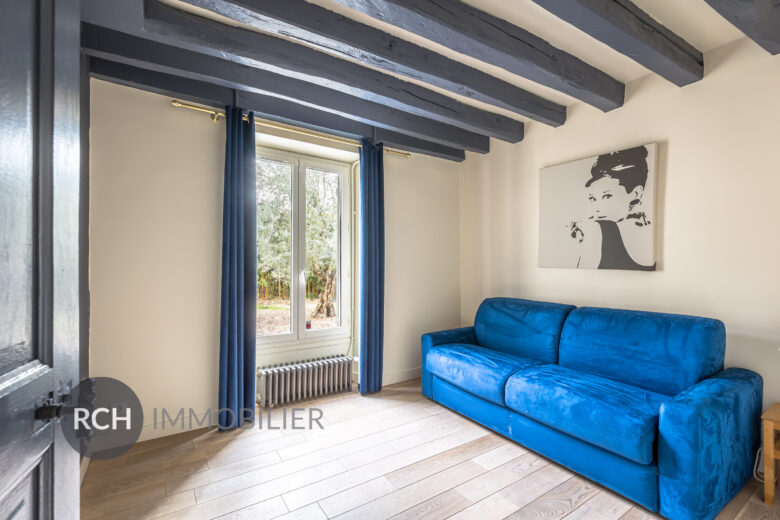 Photos du bien : Boullay-les-Troux – Charmante maison en pierre entièrement rénovée sur un joli jardin plat avec piscine