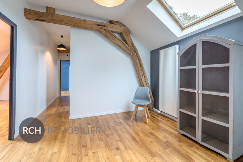 Photos du bien : Boullay-les-Troux – Charmante maison en pierre entièrement rénovée sur un joli jardin plat avec piscine