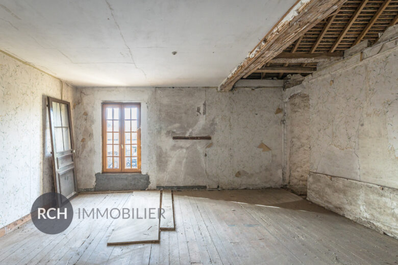 Photos du bien : Dammartin-en-Serve – Grange à rénover entièrement avec un beau potentiel d’aménagement à exploiter