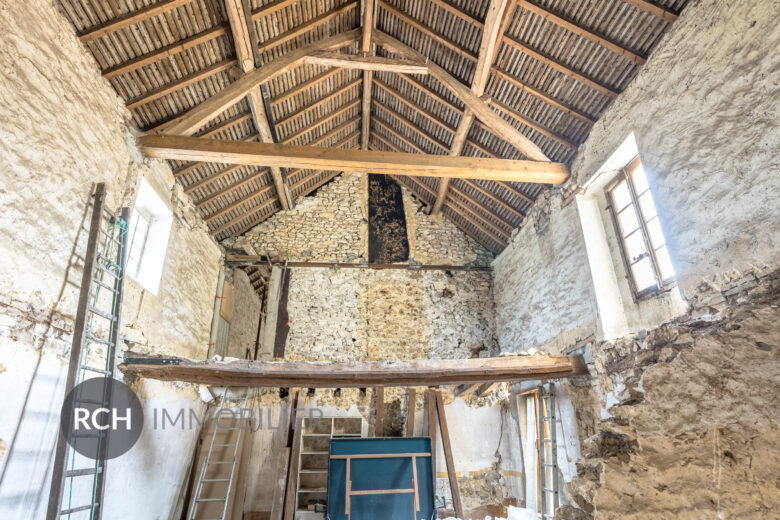 Photos du bien : Dammartin-en-Serve – Grange à rénover entièrement avec un beau potentiel d’aménagement à exploiter