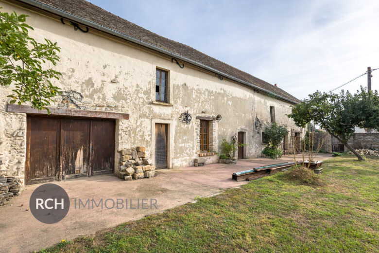Photos du bien : Dammartin-en-Serve – Grange à rénover entièrement avec un beau potentiel d’aménagement à exploiter